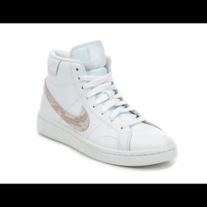 WOMEN'S NIKE COURT ROYALE 2 MID SNEAKERS